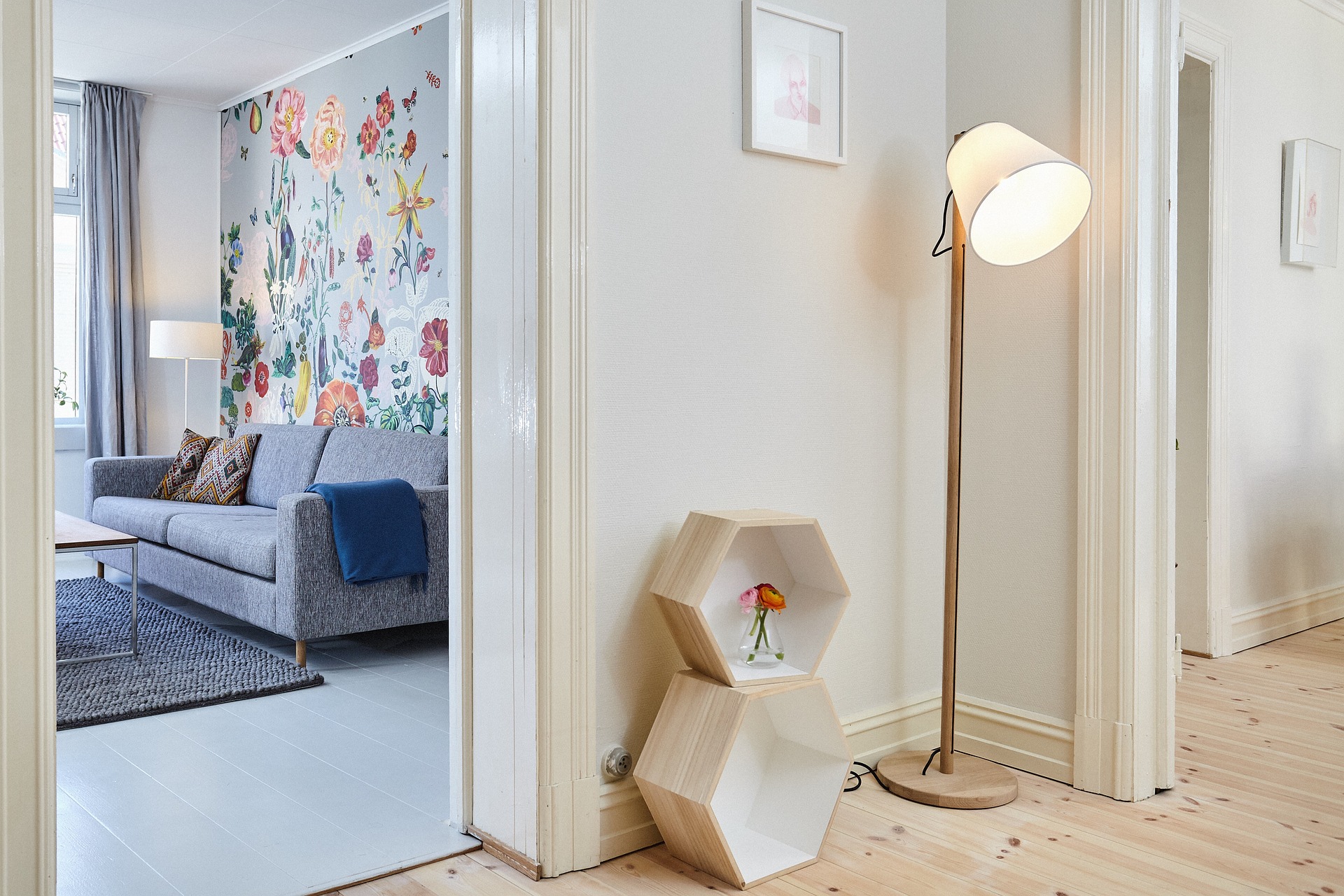 neuroaesthetics-beauty-art-yohanna-jessup Floral painting in living area exploring beauty, harmony, and neuroaesthetics